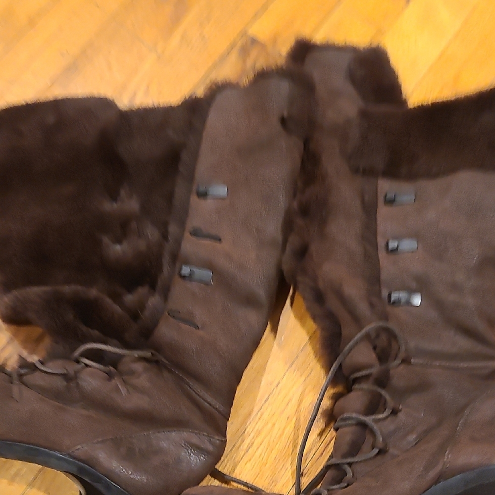 Brown Fur-Lined Women's Boots - Picture 6 of 6